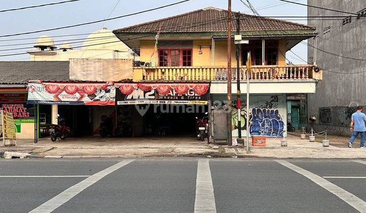 Gudang dan ruko di pinggir jalan raya di Kebayoran lama 