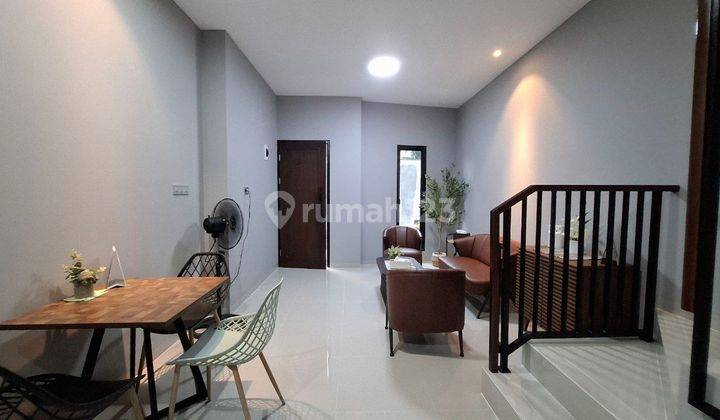 Rumah 2 Lantai Bagus Unfurnished SHM di Jakarta Selatan 2