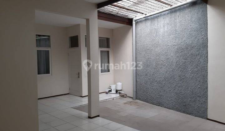 Rumah Bagus Semi Furnished di Jl Kesehatan, Jakarta Selatan 2