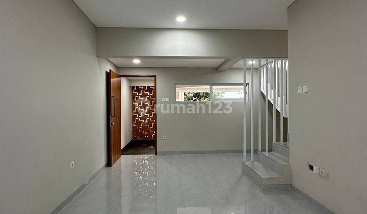 Rumah 2 Lantai Bagus Unfurnished SHM di Jl Raya M Kahfi 1, Jakarta Selatan 2