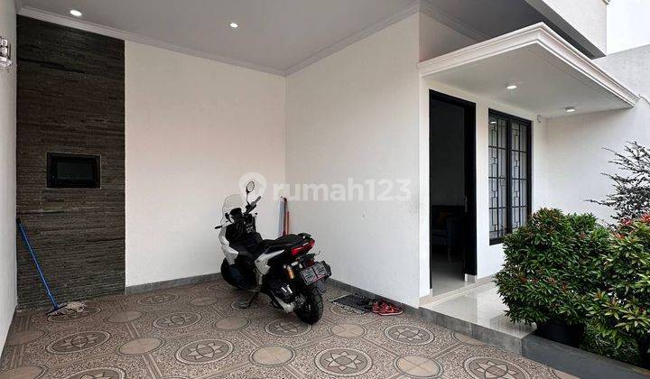 Rumah 2 Lantai Bagus Furnished SHM di Jakarta Selatan 2