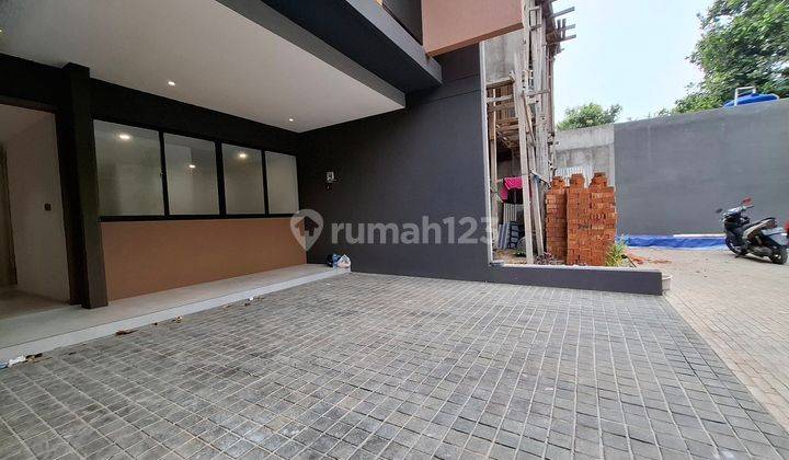 Rumah 3 Lantai Shm Bagus Dekat Pusat Perbelanjaan Kemang  2