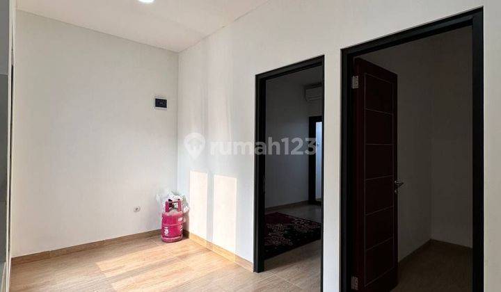 Rumah Modern Cantik Dekat Pintu Tol Krukut Di Depok 2