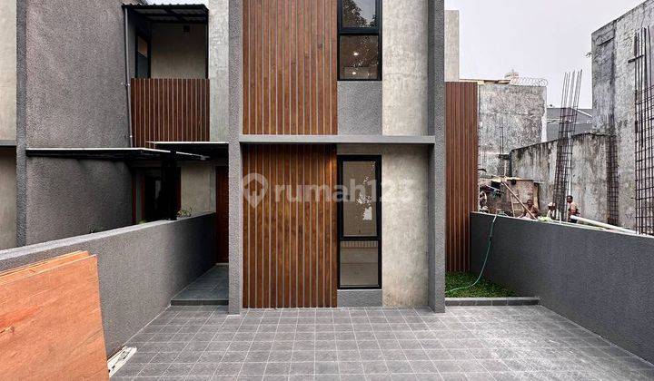 Rumah 2 Lantai Bagus Unfurnished SHM di Jakarta Selatan 1