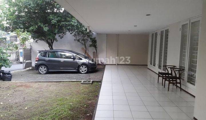 Rumah Bagus Semi Furnished di Jl Kesehatan, Jakarta Selatan 1