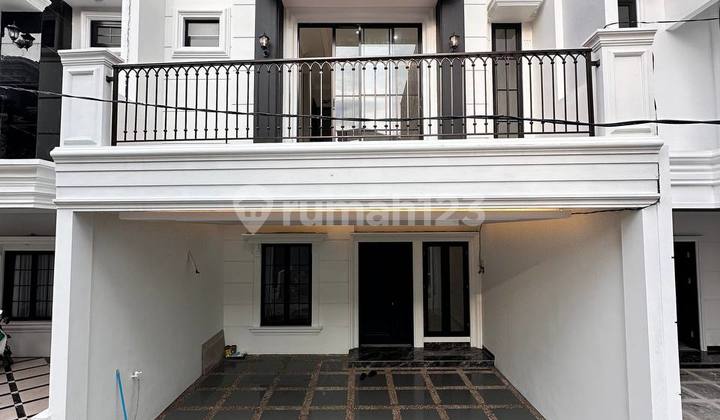 Rumah Siap Huni 2,5 Lantai Dekat Pintu Tol Cilandak Jakarta