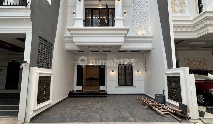 Rumah 2 Lantai Bagus Unfurnished SHM di Jakarta Selatan 1