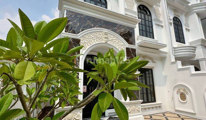 Rumah 2 Lantai Plus Rooftop Siap Huni di Jakarta Selatan 1