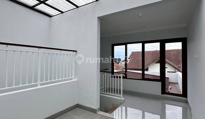 Rumah 3 Lantai Bagus Desain Modern di Pasar Minggu Jakarta 2