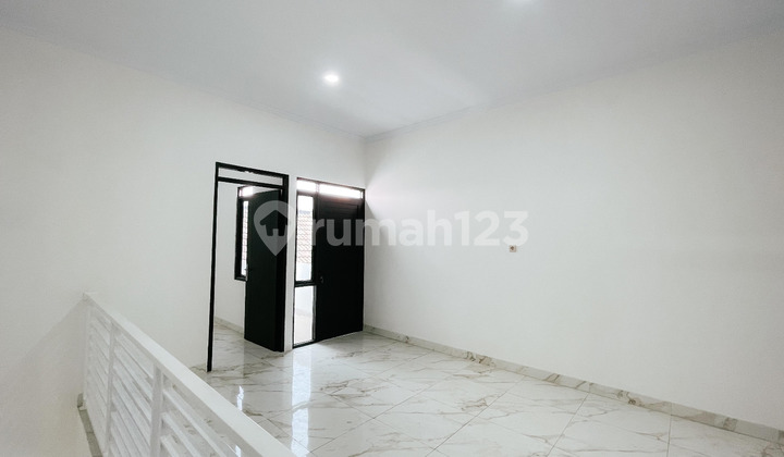 Disewa Rumah Tingkat Baru Dipondok Ungu Sektorv 2