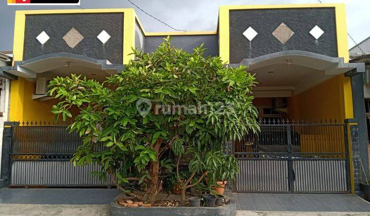 Rumah Bagus Unfurnished SHM di Harapan Indah, Bekasi H1095 1