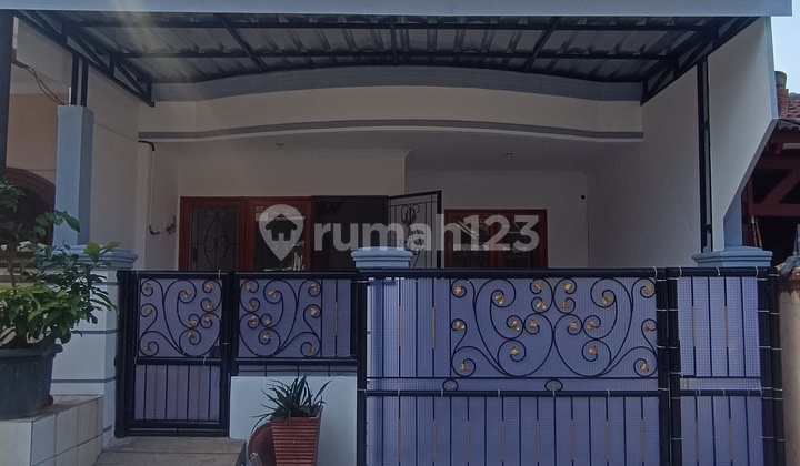 Jual Rumah Tingkat di Perum Taman Harapan Baru Bekasi(D0023) Jual Rumah Tingkat di Perum Taman Harapan Baru Bekasi(D0023)