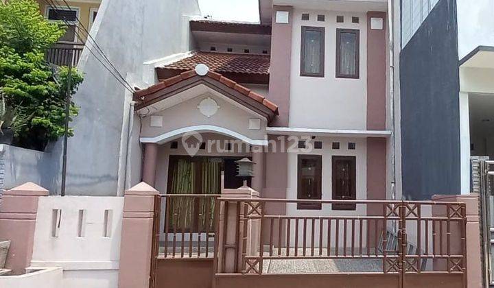 Rumah Disewa Tingkat Rapih Ditaman Harapan Baru  1