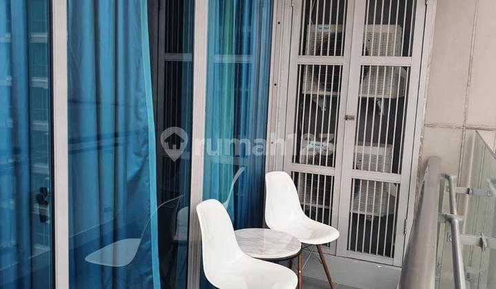 teras apertemen mewah siap huni residence