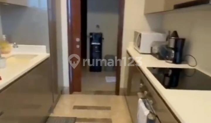 3 BR Apartment District 8 Good Move-In Ready Condition Furnished 2