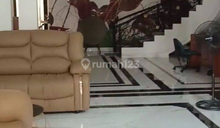 Rumah 3 Lantai SHM Bagus kedoya Jakarta 2