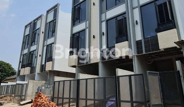 RUMAH BARU KEDOYA 3 LANTAI DESAIN MODERN MINIMALIS TOWN HOUSE MINI CLUSTER LOKASI SELANGKAH UNIVERSITAS ESA UNGGUL ROW JALAN SANGAT LEBAR 2