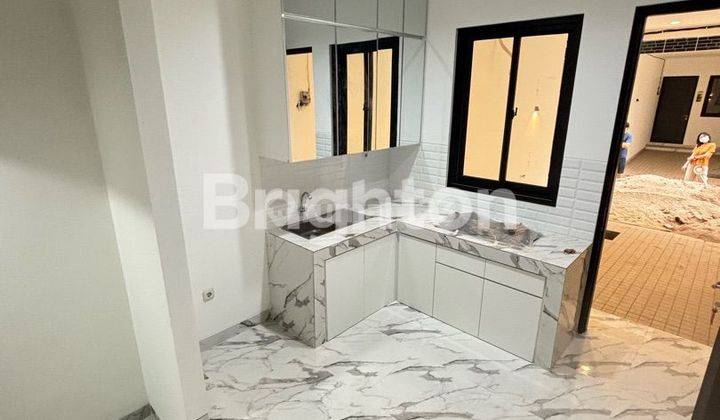 RUMAH BARU KEDOYA 3 LANTAI FREE KITCHEN SET DESAIN MODERN MINIMALIS TOWN HOUSE MINI CLUSTER LOKASI SELANGKAH UNIVERSITAS ESA UNGGUL ROW JALAN SANGAT LEBAR 1