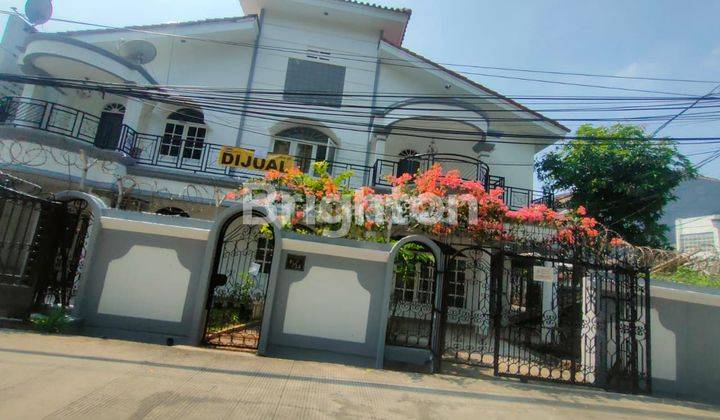 RUMAH MEWAH 2,5 LANTAI TAMAN RATU INDAH JAKBAR  HUK 1