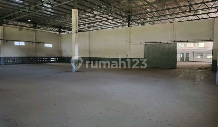 Gudang Dengan Area Parkir Luas Di Pantura Dekat Pintu Tol  2