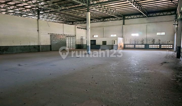 Gudang Dengan Area Parkir Luas Di Pantura Dekat Pintu Tol  1