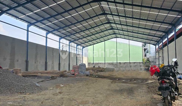 Gudang Bangunan Baru Bebas Banjir Dekat Kik dan Kiw 1