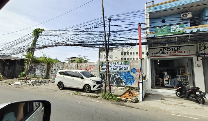 Pinggir Jalan Sunter Kemayoran, Jalan 2 Arah, Ramai Pinggir Jalan Sunter Kemayoran, Jalan 2 Arah, Ramai