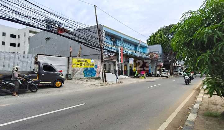Pinggir Jalan Raya Sunter Kemayoran Jalan 2 Arah Ramai