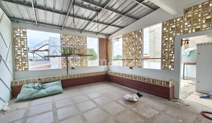 Ready to Occupy, Shophouse, 3 Floors, 3 Units Side by Side, Facing Karawaci Street, Tangerang 2