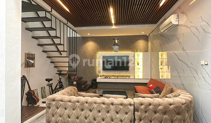 Rumah 2 Lantai Bagus Furnished Taman Semanan Indah