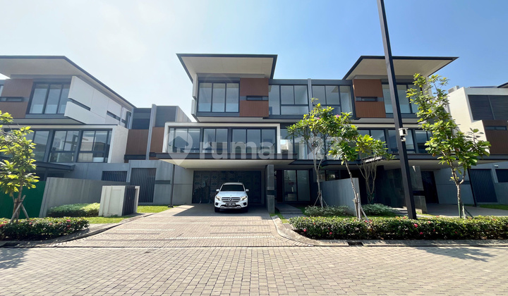 Lyndon Navapark BSD City River View