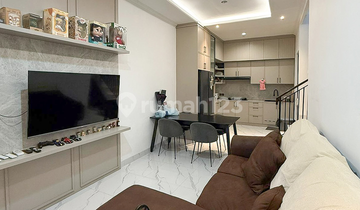 Fully Furnished, House, 2 Floors Regency Melati Mas Bsd