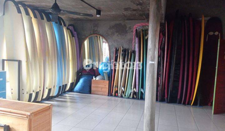 3-STOREY SHOPHOUSE IN A STRATEGIC LOCATION, SUITABLE FOR VARIOUS TYPES OF BUSINESSES IN KUTA 2