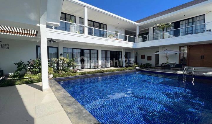 Villa Mewah 8 BR Lokasi Private Dan Tenang Di Nusa Dua 1