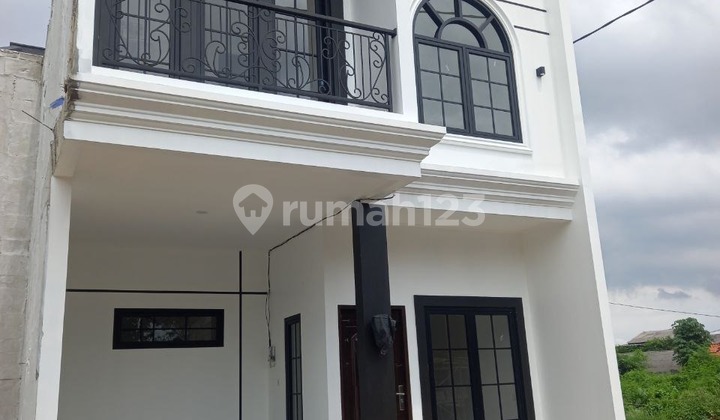 Strategis! 5 Km ke Stasiun KRL/UI. Rumah Keluarga Depok. Strategis! 5 Km ke Stasiun KRL/UI. Rumah Keluarga Depok.