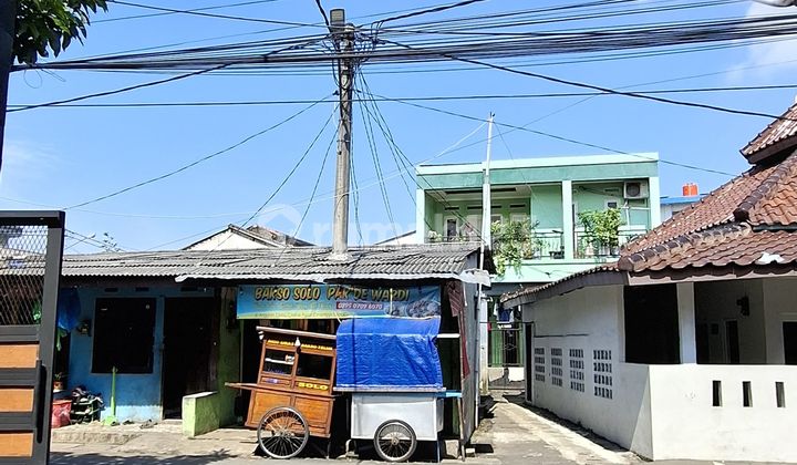 Strategic READY TO OCCUPY House Near UI Campus and Al-Azhar School