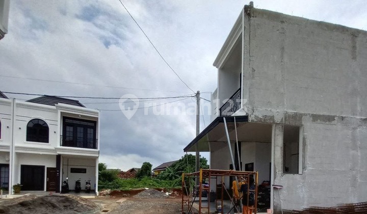 Strategis! 5 Km ke Stasiun KRL/UI. Rumah Keluarga Depok. Strategis! 5 Km ke Stasiun KRL/UI. Rumah Keluarga Depok.