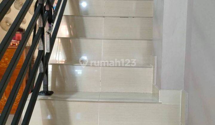 Rumah 2 Lantai Bagus Orchard Suite SHM di Orchard Suite, Batam 5