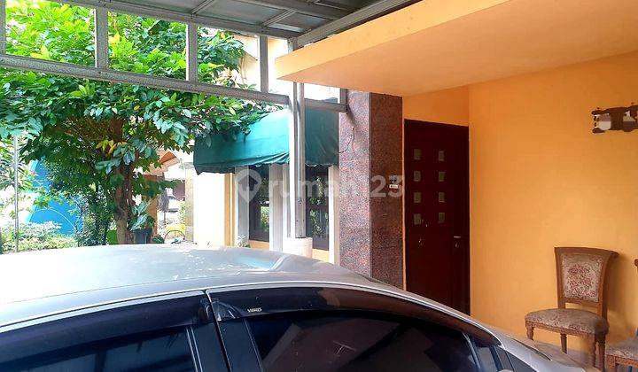 Rumah 2 lantai hook bagus di jual cepat 3