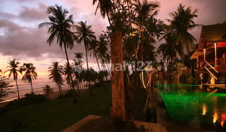 Here is the translation of the provided Indonesian property title: "Rv-3159 Beachfront Paradise Villa in Balian - Stunning Ocean Views"