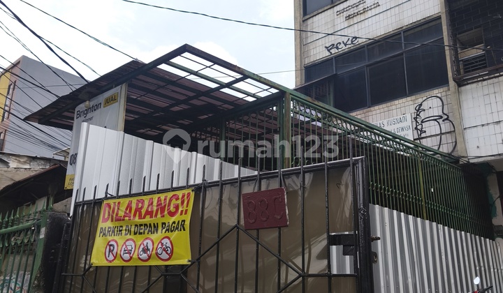 Disewakan Ruko 3 Lantai di Jalan Besar Cipulir