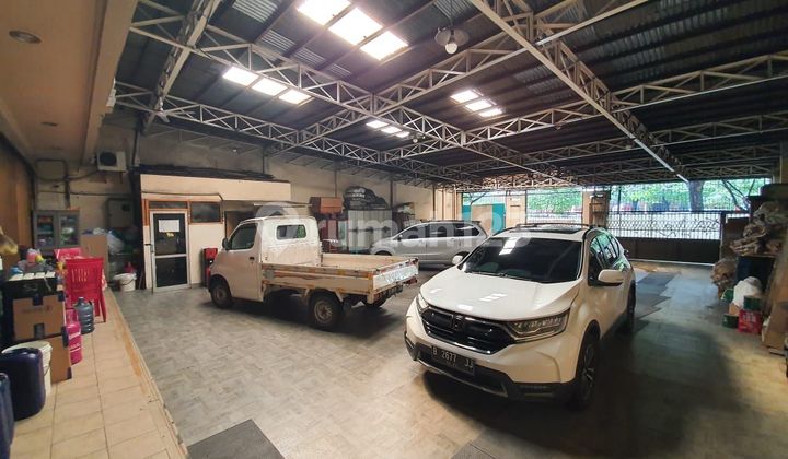 Jual rumah gede Jl Cempaka putih jakpus 5 Lantai owuukokoeeni