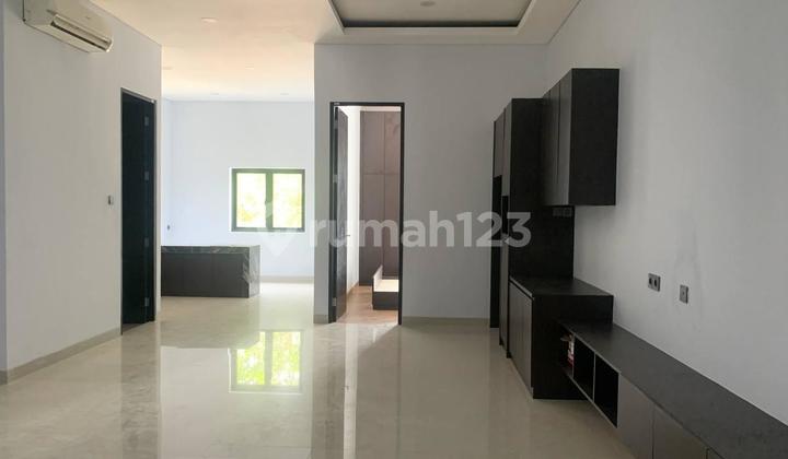 Fully Furnished Move-In Ready House in the Elite Candi Golf Area, Semarang 2