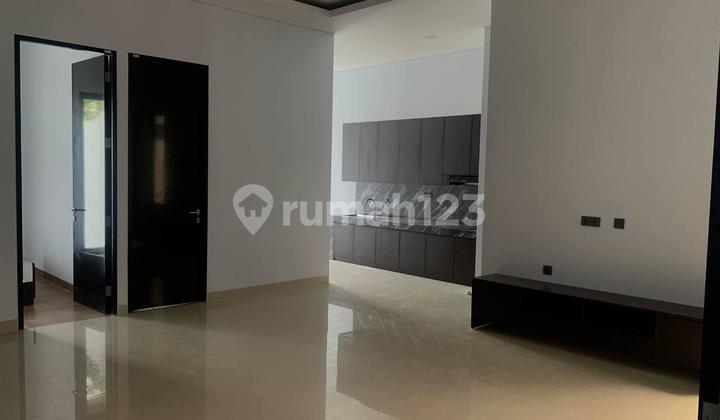 Fully Furnished Move-In Ready House in the Elite Candi Golf Area, Semarang 1