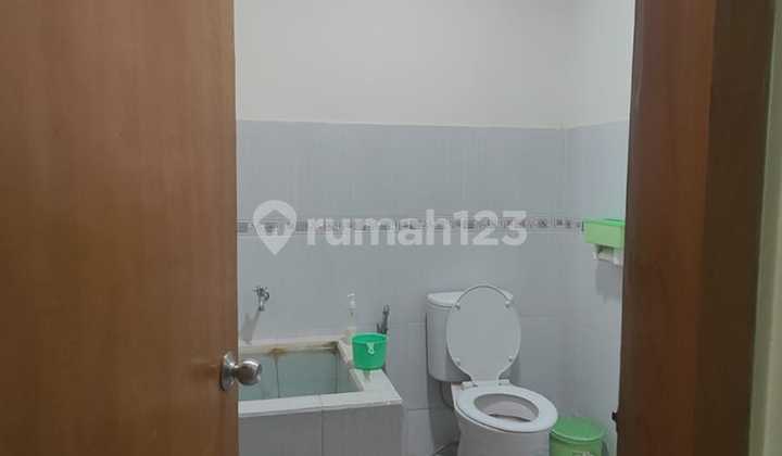 Three-Storey Shop House at Bangkong Plaza, Abundant Parking, Semarang City Center 2