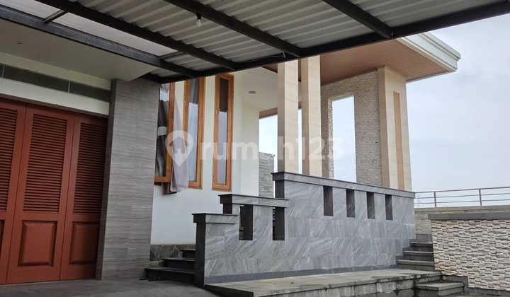 Rumah Mewah Full Furnished View Kota Paling Keren di Candi Golf 2