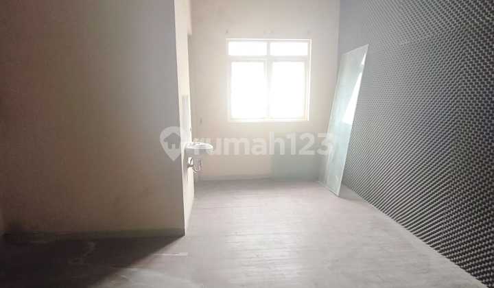 Ruko 3 Lantai Siap Huni Tengah Kota Dekat Simpang 5 di Erlangga 2