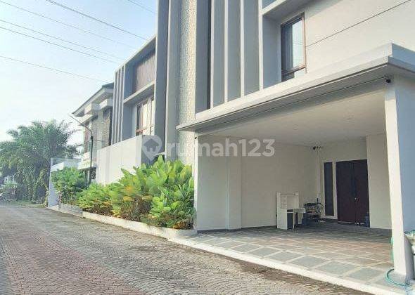 Rumah Villa Full Furnished Lokasi Strategis di Jl Raya Palagan Yogyakarta