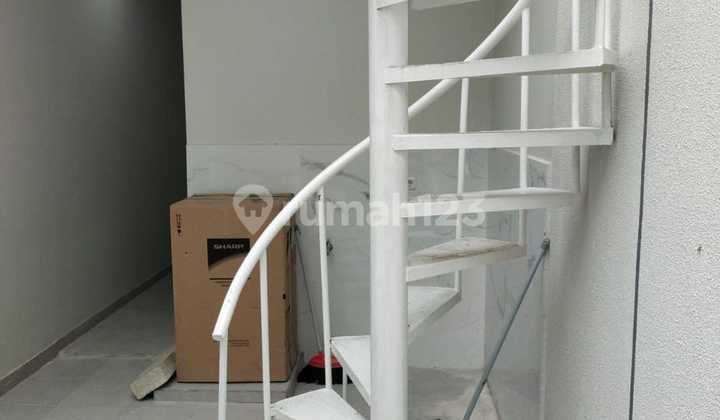 Ada Pool Dijual Rumah Baru Pakuwon City Palm Beach 9