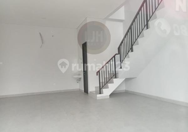 Ruko Baru 3 Lantai Posisi Strategis di Perum Kota Wisata Cibubur, Gunung Putri, Bogor